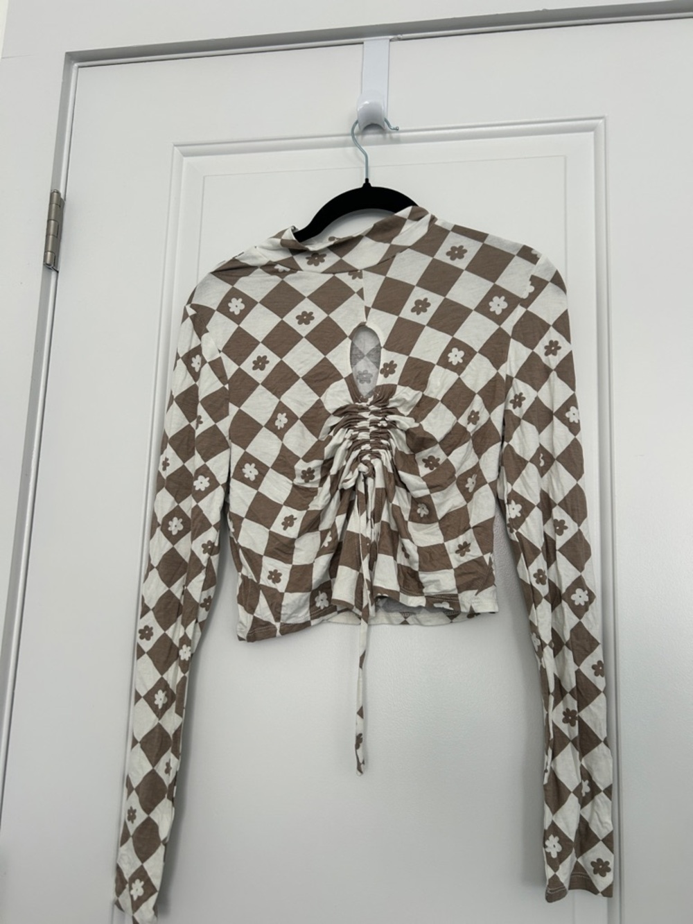 PacSun Brown & White Checkered Long Sleeve Ruched Crop Top